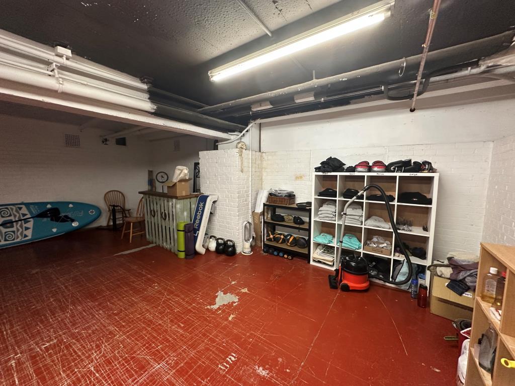 Lot: 99 - COMMERCIAL INVESTMENT - CURRENTLY OCCUPIED AS A PILATES STUDIO - Lower Ground Floor Storage room